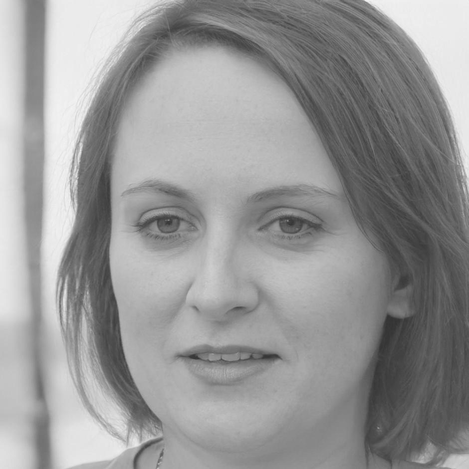 Portrait de Céleste Moreau, experte en analyse financière